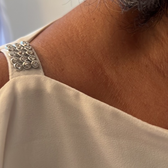 NWOT Cold shoulder with rhinestone bars - Picture 3 of 5